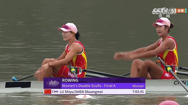 这是夺首金那个姑娘的手！还有这波刷屏……