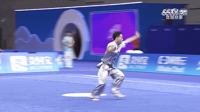 这是夺首金那个姑娘的手！还有这波刷屏……