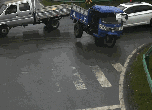 安徽一地街头突然一声巨响之后……