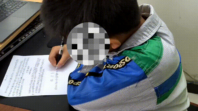 妈妈亲自把13岁儿子送进审讯室？