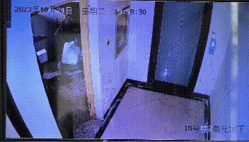 监控拍下全过程!孩子好奇心又闯祸 监控拍下全过程!孩子好奇心又闯祸