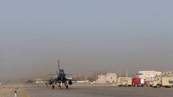 首次采用自主编队完成出国飞行 空军八一飞行表演队将亮相阿联酋 首次采用自主编队完成出国飞行 空军八一飞行表演队将亮相阿联酋