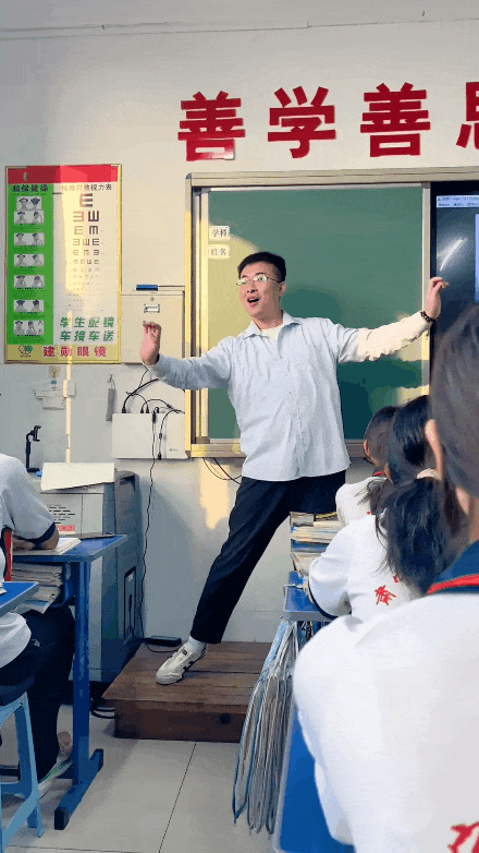 这位“会跳舞的男语文老师”火了！网友：想学