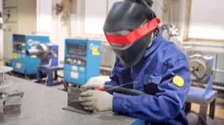 绝了！他闭着眼就能焊出“鱼鳞纹”！