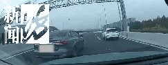 上海高架上又现斗气车!一出租车被网约车疯狂“别车”7分钟…… 上海高架上又现斗气车!一出租车被网约车疯狂“别车”7分钟……