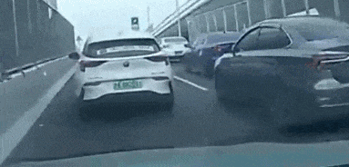 上海一出租车高架上被网约车疯狂“别车”9公里!肇事司机被刑拘 上海一出租车高架上被网约车疯狂“别车”9公里!肇事司机被刑拘