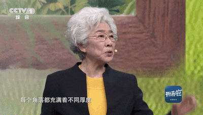 她自嘲“出了洋相”，却迎来了阵阵掌声……