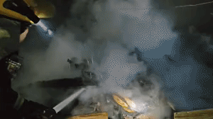 午夜惊魂！深夜棺材加工厂起火