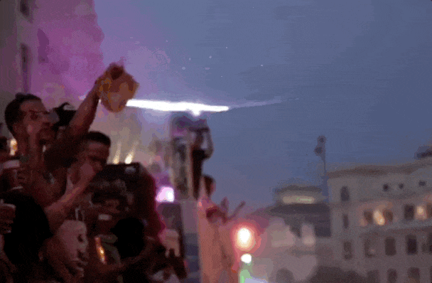 知名歌手演唱会，多位观众相机被损坏！这次网友都替主办方喊冤