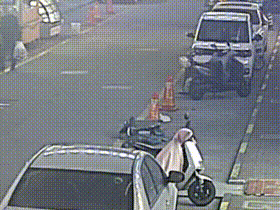 把行李箱从15楼砸下!浙江男子被采取刑事强制措施 把行李箱从15楼砸下!浙江男子被采取刑事强制措施