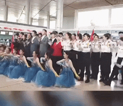 “尔滨，‘香港小薯仔’谢谢你的款待！”