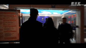 “侠骨柔情”的反诈民警