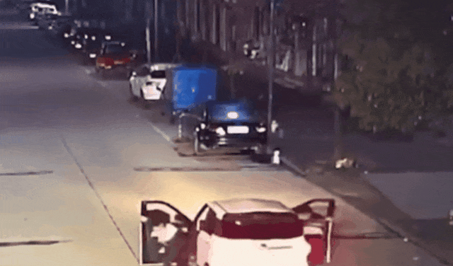 两男子“点车”后又双双“跳车”？