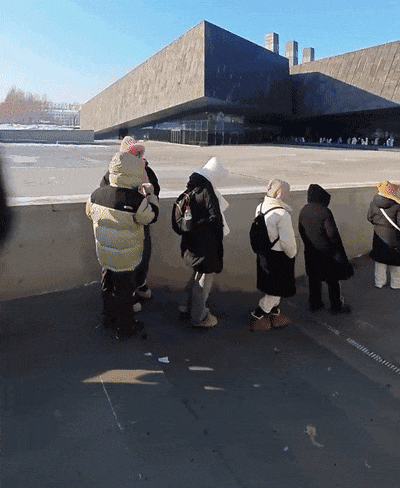 这一站竟有人直播带货！网友：毫无底线