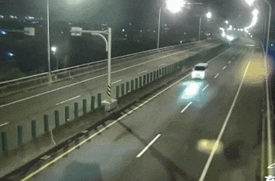 国省道上货车逆行酿事故，负全责！