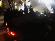 小区路口狭路相逢,贵州两司机大打出手!只因这个举动 小区路口狭路相逢,贵州两司机大打出手!只因这个举动