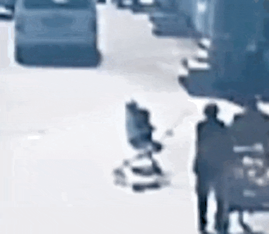 70岁!30秒!河道保洁员救起10个月大的婴儿 70岁!30秒!河道保洁员救起10个月大的婴儿