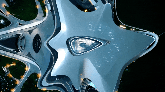 成都科幻馆正式开放 首日5000人预约逛馆