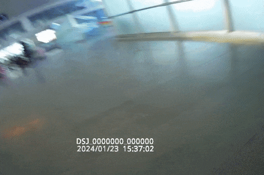 行动不便的旅客乘火车，12306可以预约这项服务