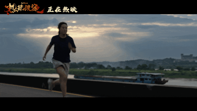 瘦身100斤，“贾玲腹肌”上热搜！,网友：瘦不是关键，关键是……