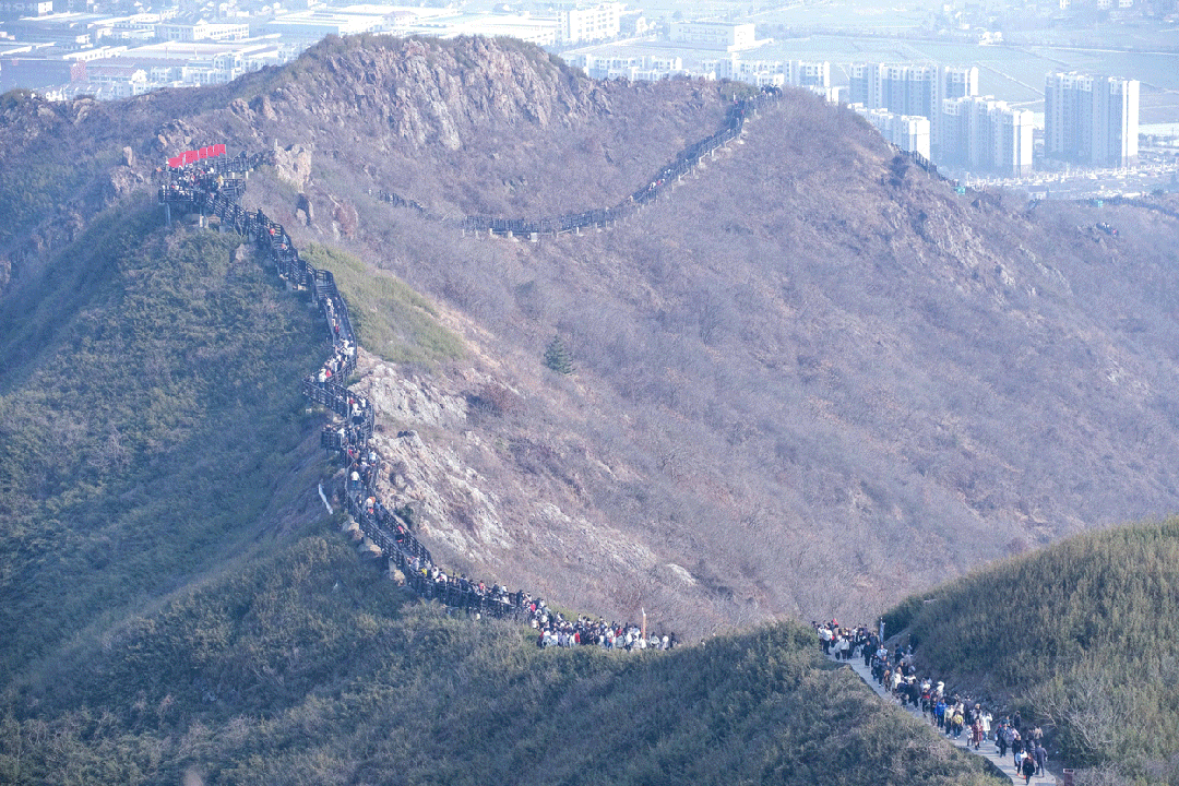 事发圌山！一七旬老人被抬下山......
