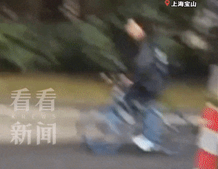 初三男孩暴骑50多公里只为来上海看海？民警一查……不简单！