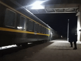 凌晨2点，一辆列车在河北紧急停靠……