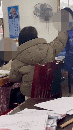 最新！老师粗暴对待学生，校长已被免职