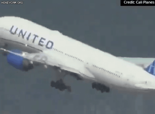 连发意外！波音飞机喷火、掉轮胎、冲出跑道