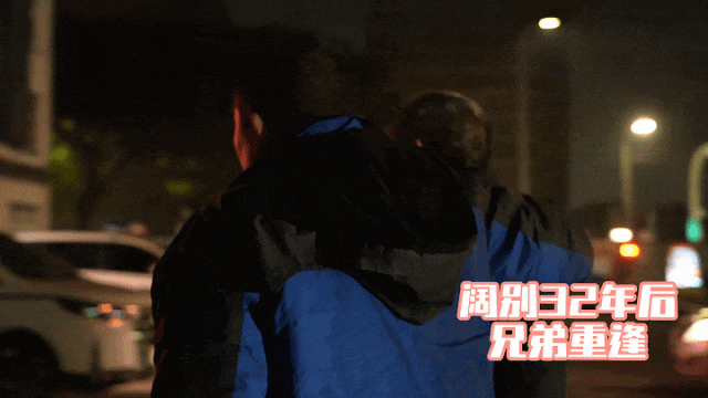 交警拦下闯红灯男子,竟查无此人!结局出人意料 交警拦下闯红灯男子,竟查无此人!结局出人意料