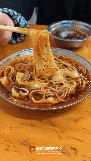 天水麻辣烫火爆出圈,甘肃其他地方的麻辣烫坐不住了 天水麻辣烫火爆出圈,甘肃其他地方的麻辣烫坐不住了