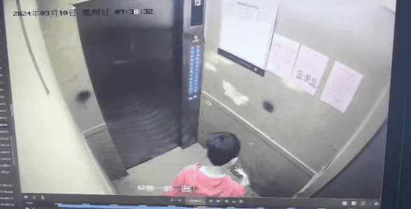 13岁“红孩儿”现身电梯,施展“三昧真火” 13岁“红孩儿”现身电梯,施展“三昧真火”