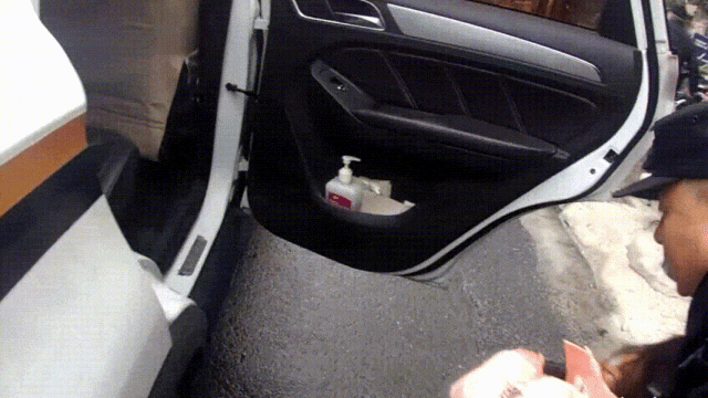 3岁女童车流间滑行3公里 蜀黍“甜蜜攻势”助父女团聚