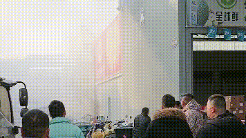 11具灭火器,2次复燃!电动车起火究竟多难灭? 11具灭火器,2次复燃!电动车起火究竟多难灭?