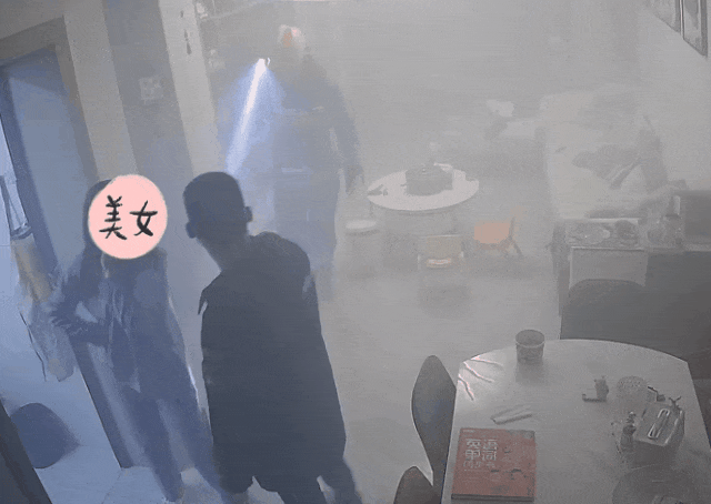 深夜，它、他、他们...救了一家四口