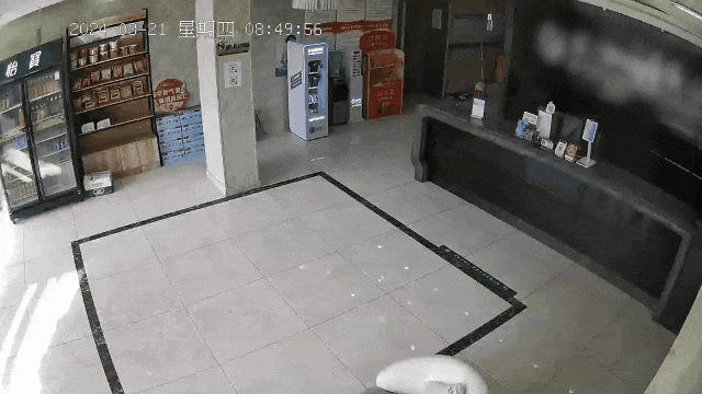 女子独自到酒店开房，老板直接报警！