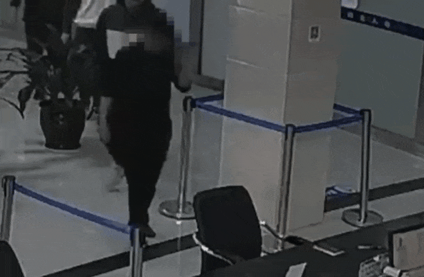 “电脑卡了……”女警机智周旋 协助抓获网逃人员