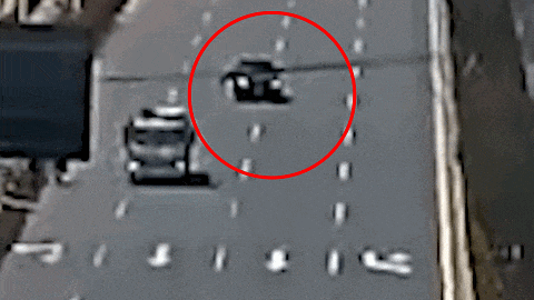 惊魂3分钟!多位司机“逼停” 黑色轿车…… 惊魂3分钟!多位司机“逼停” 黑色轿车……