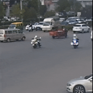 云南女骑警杨倩、赵亚萍,太飒了! 云南女骑警杨倩、赵亚萍,太飒了!