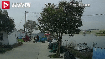 当“旱鸭子”遇上落水者，他这样救人，赞！