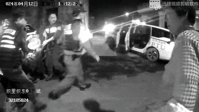 “扑通！扑通！扑通！”危急时刻，他们奋身一跃！