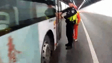 隧道里这一幕，被拍下来了！
