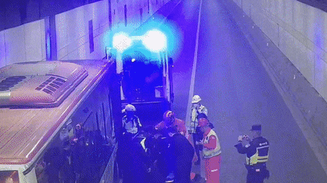 隧道里这一幕，被拍下来了！