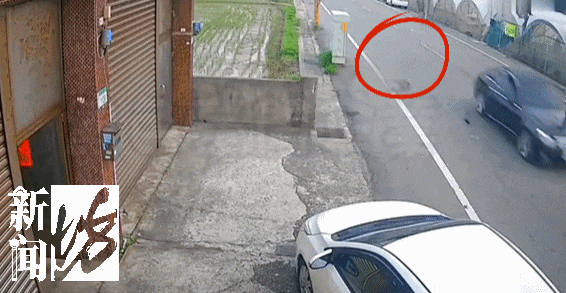 情侣车内吵架,一气之下跳车重伤身亡!监控曝光生前最后一幕 情侣车内吵架,一气之下跳车重伤身亡!监控曝光生前最后一幕