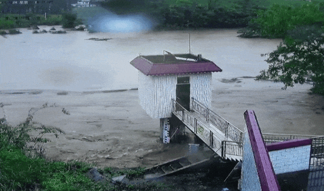 广东北江将现五十年一遇洪水！暴雨持续，小心列车效应……