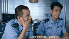 “警察同志!我家防盗窗上挂了个小偷!” “警察同志!我家防盗窗上挂了个小偷!”