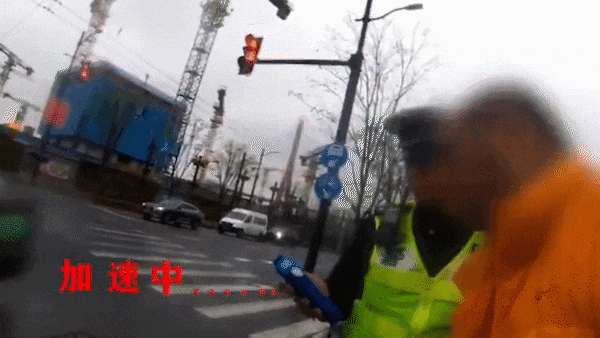 我是停好车后才喝的酒,不信我喝给你看! 我是停好车后才喝的酒,不信我喝给你看!