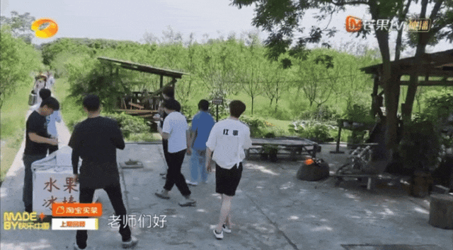 为啥现在管谁都叫老师？