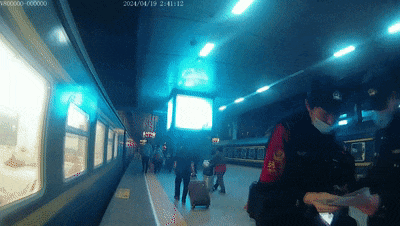 男子冒充机主让亲友“紧急转账”,铁警及时阻止! 男子冒充机主让亲友“紧急转账”,铁警及时阻止!