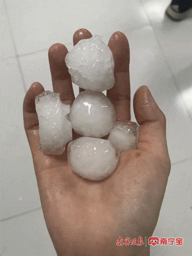 一边高温一边雨！南宁多地又下冰雹